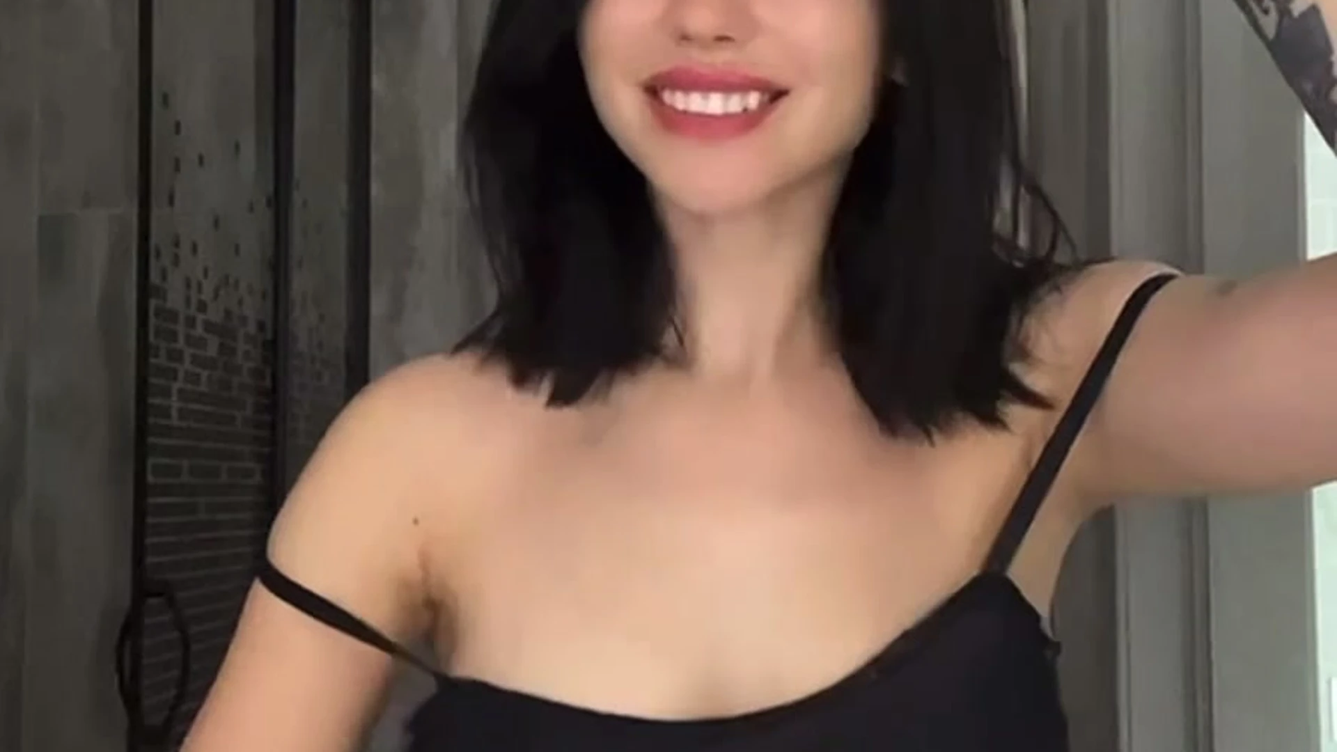 Irena Ortega dancing in a lossy top